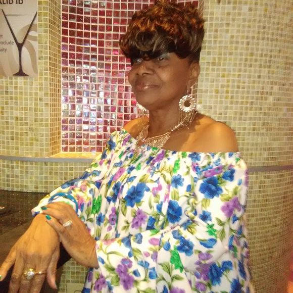 Meet your Posher, Venetta - Picture 1 of 1